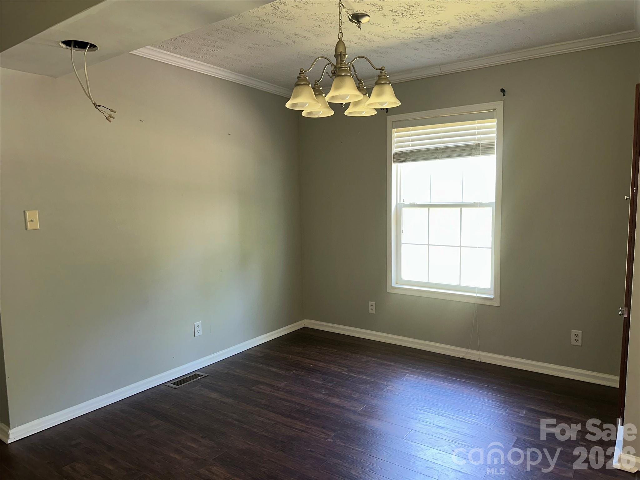 2410 Annwood Court — Newton