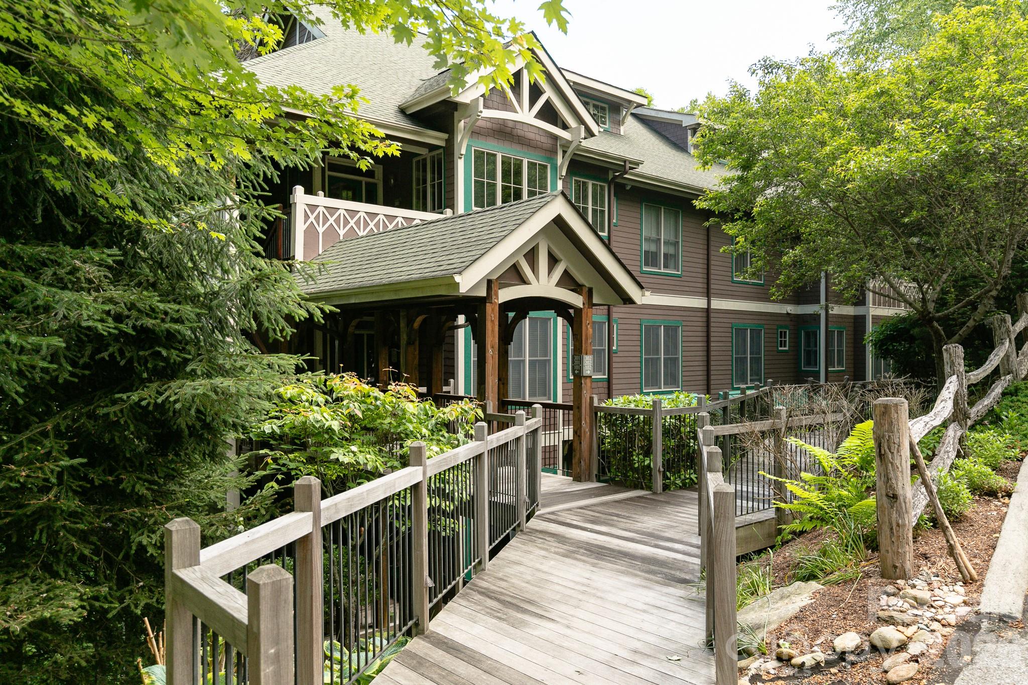 47 Creekside Way #H/301 — Burnsville