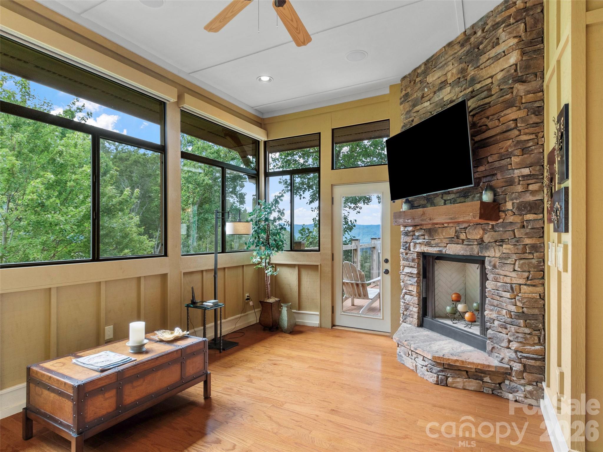 47 Creekside Way #H/301 — Burnsville