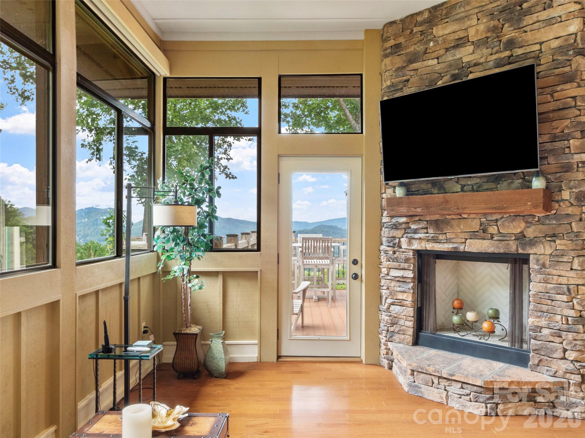 47 Creekside Way #H/301 — Burnsville