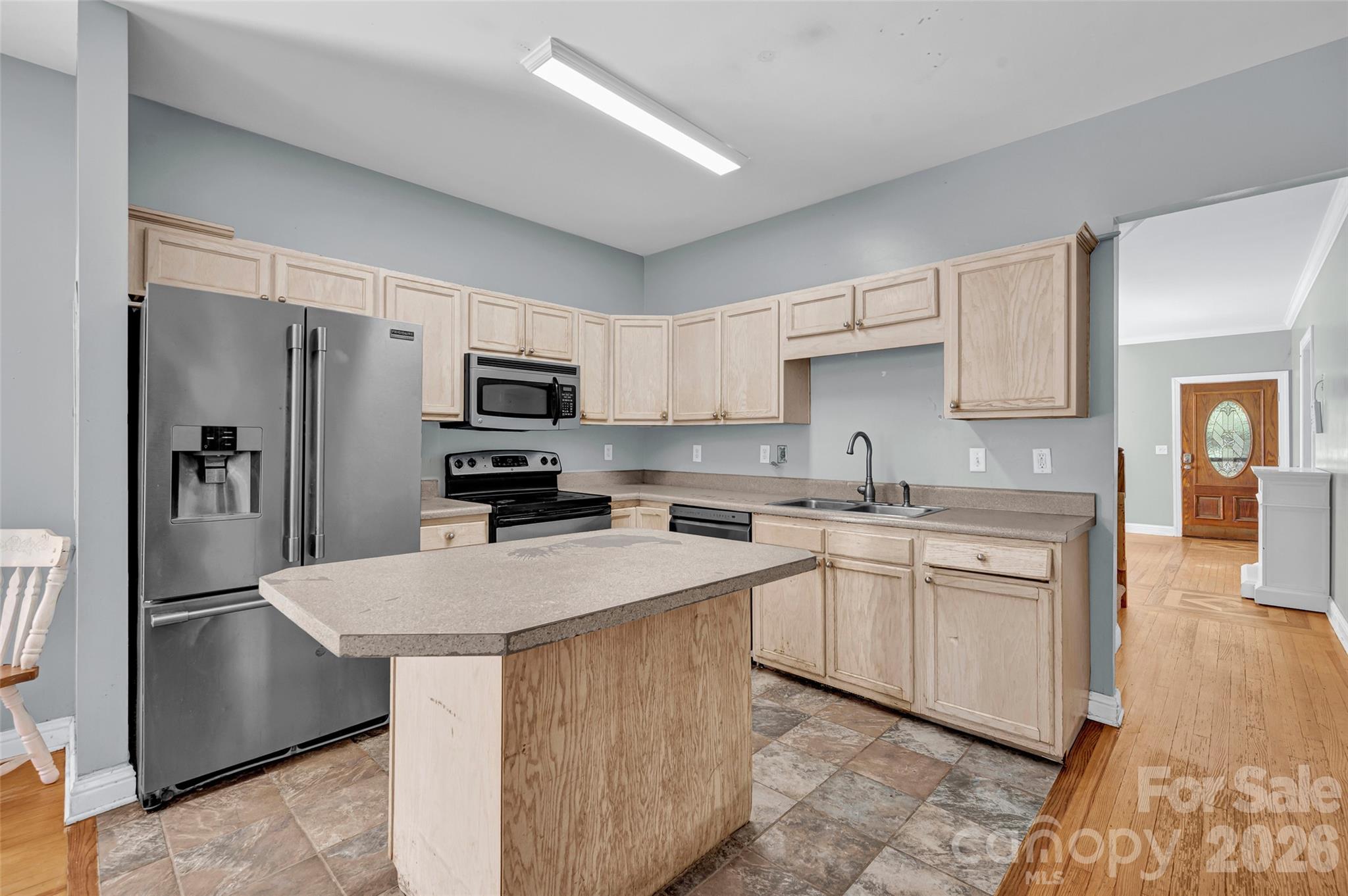105 Queensbury Road — Troutman