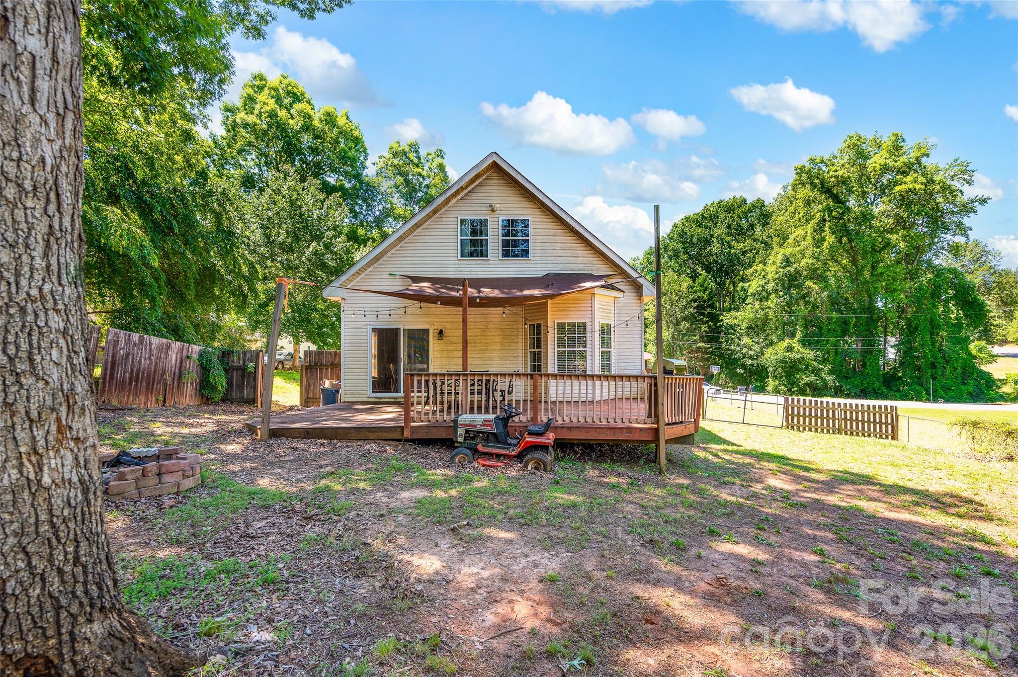105 Queensbury Road — Troutman