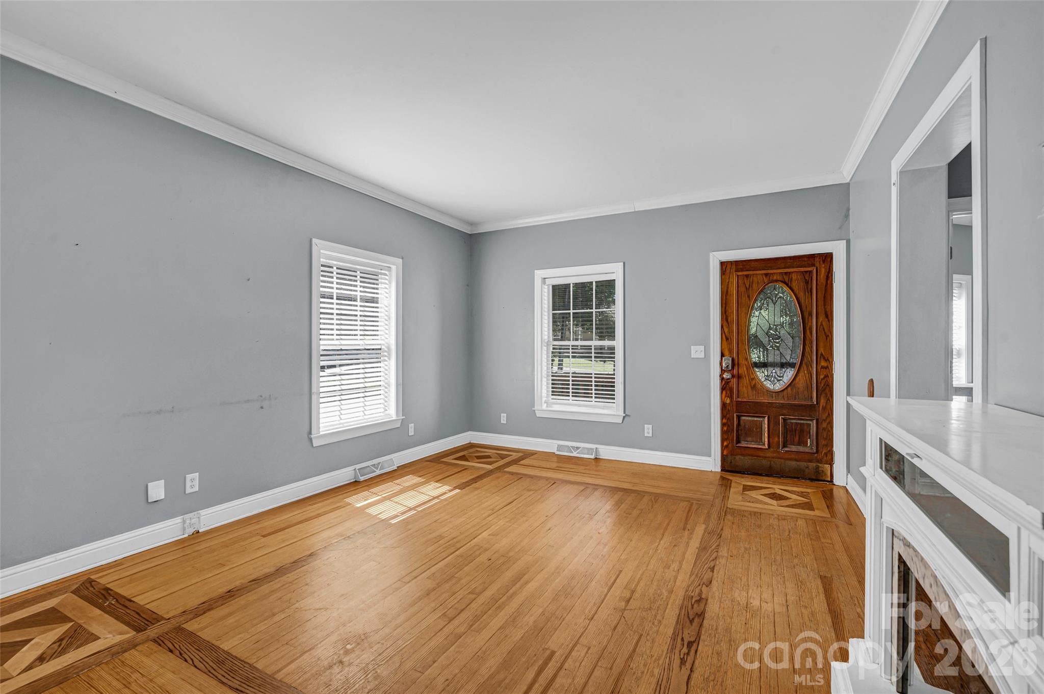 105 Queensbury Road — Troutman