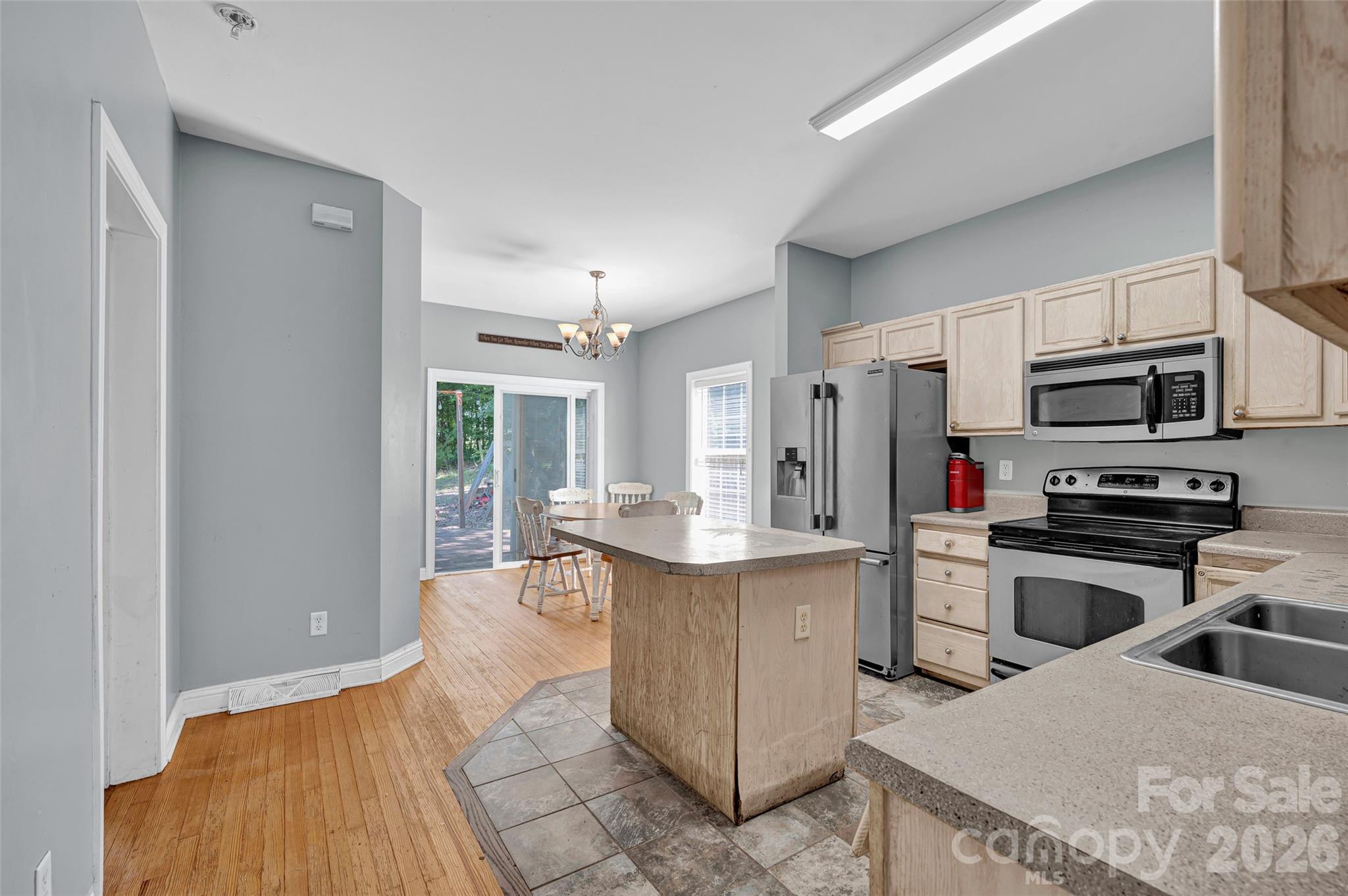 105 Queensbury Road — Troutman