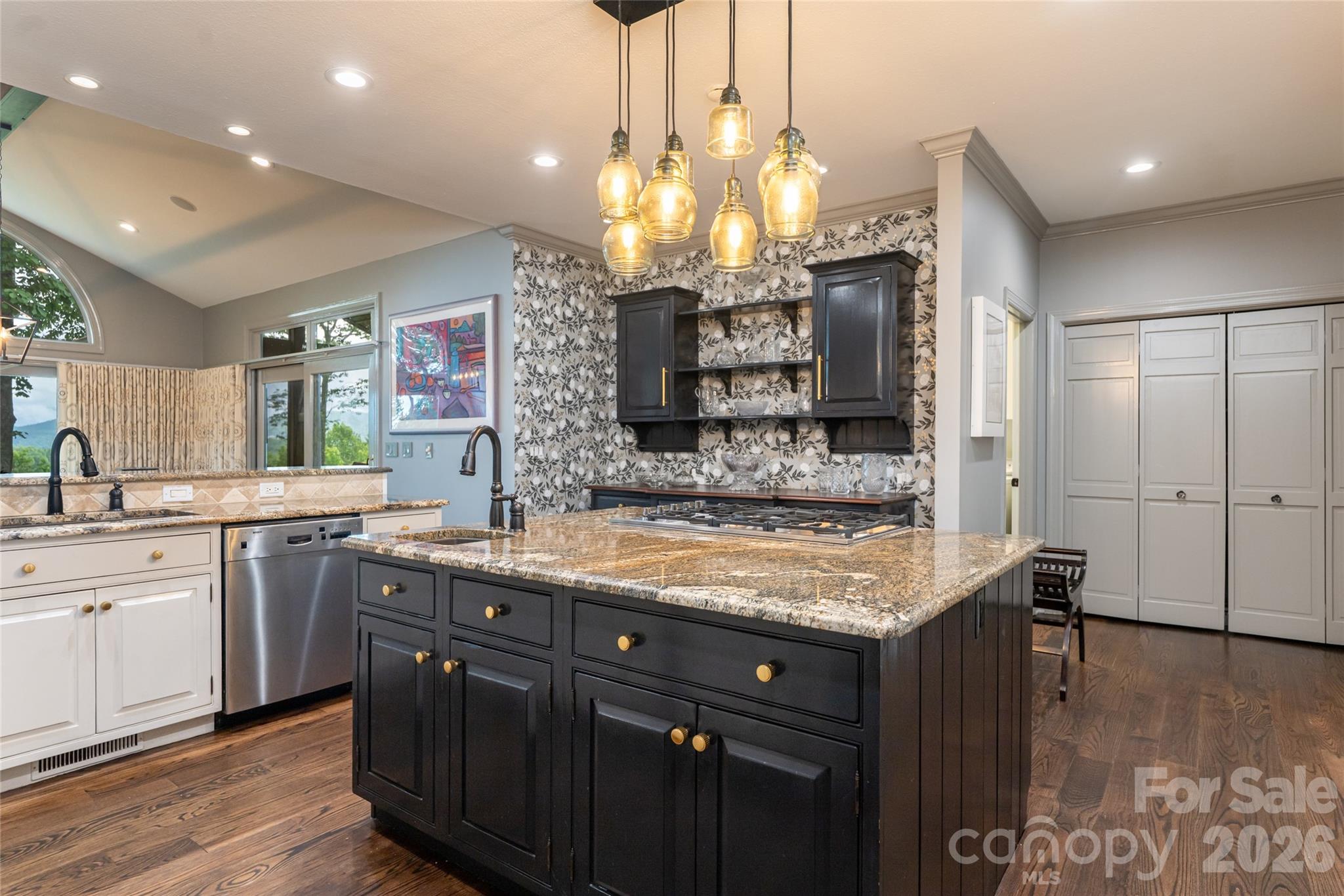 305 Piney Knoll Lane — Hendersonville
