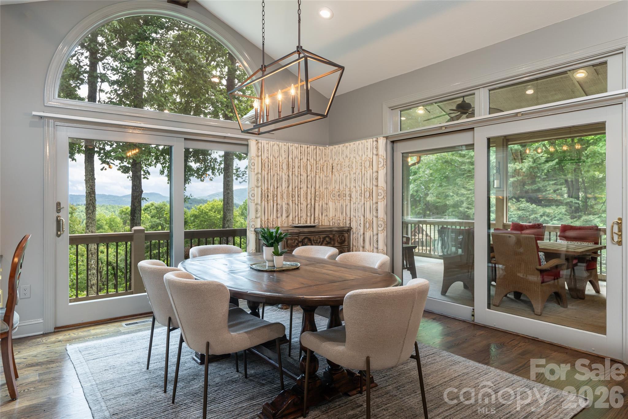305 Piney Knoll Lane — Hendersonville