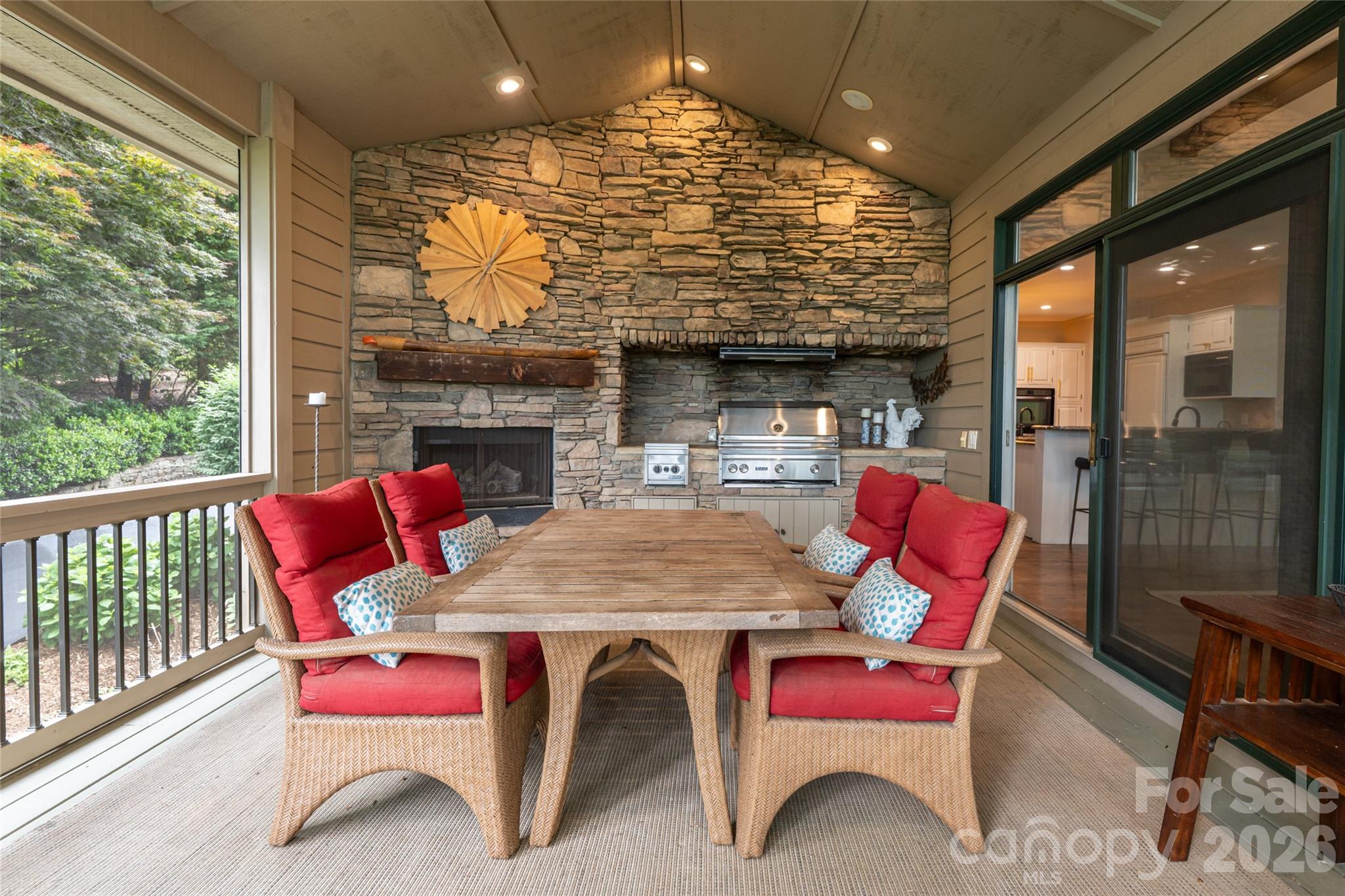 305 Piney Knoll Lane — Hendersonville