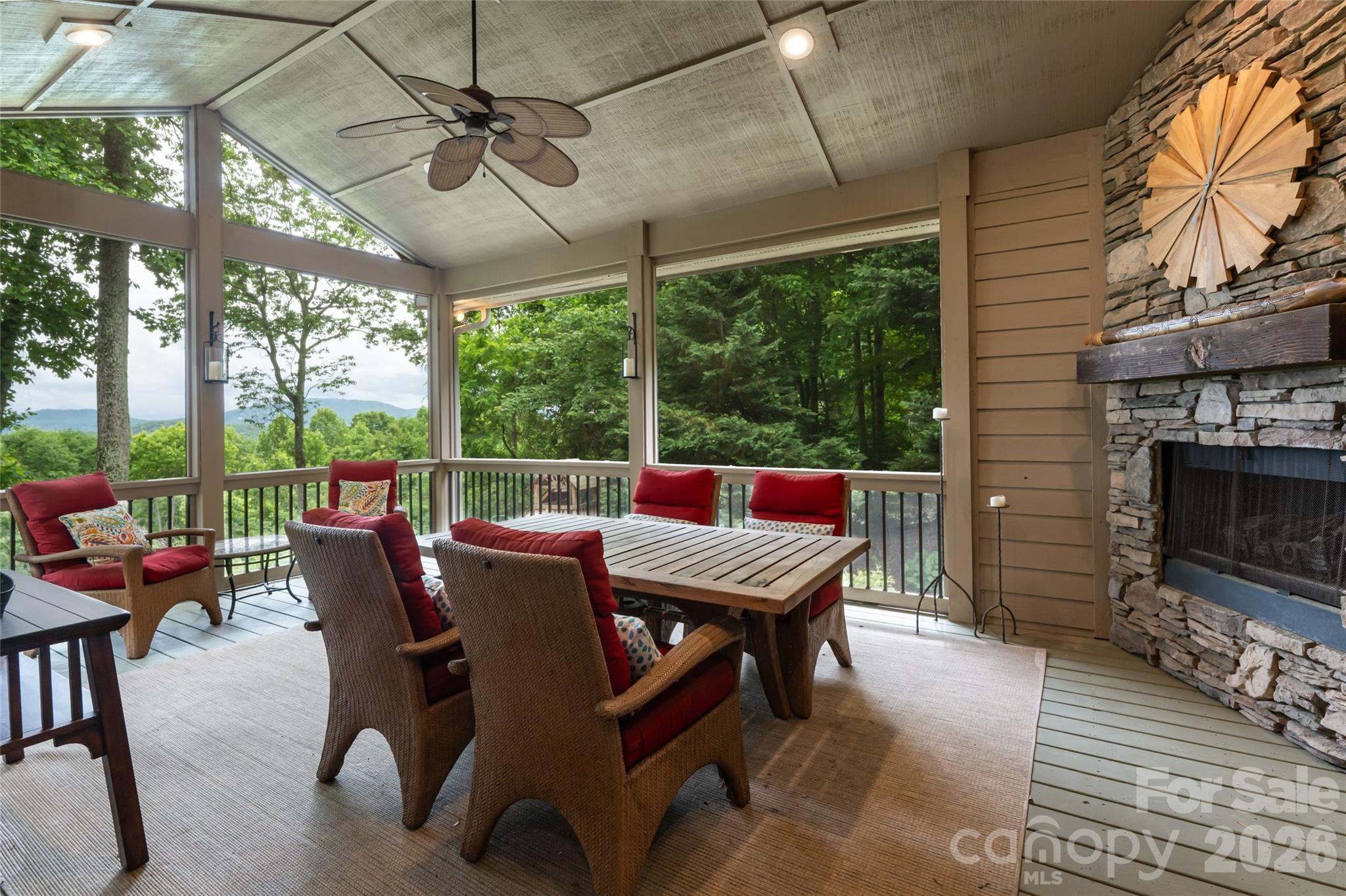 305 Piney Knoll Lane — Hendersonville