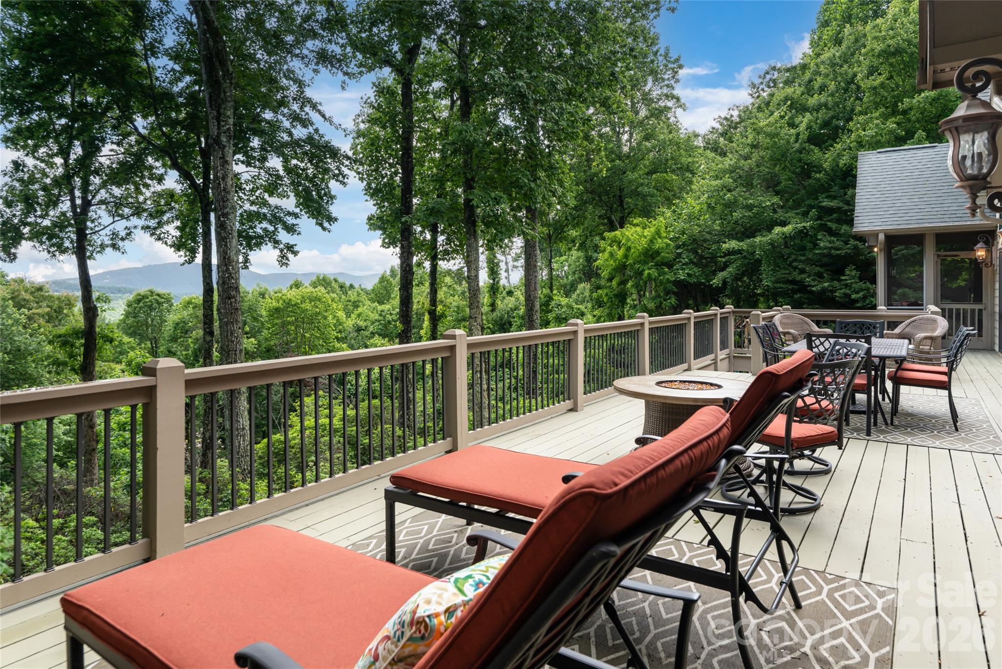 305 Piney Knoll Lane — Hendersonville