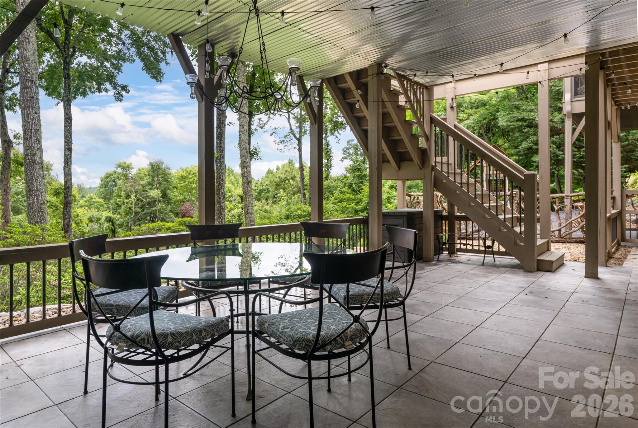 305 Piney Knoll Lane — Hendersonville