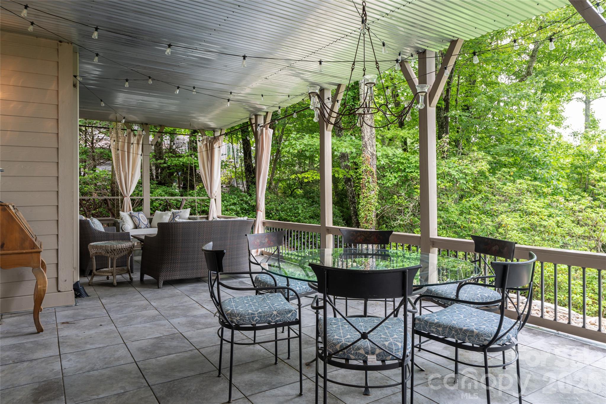 305 Piney Knoll Lane — Hendersonville
