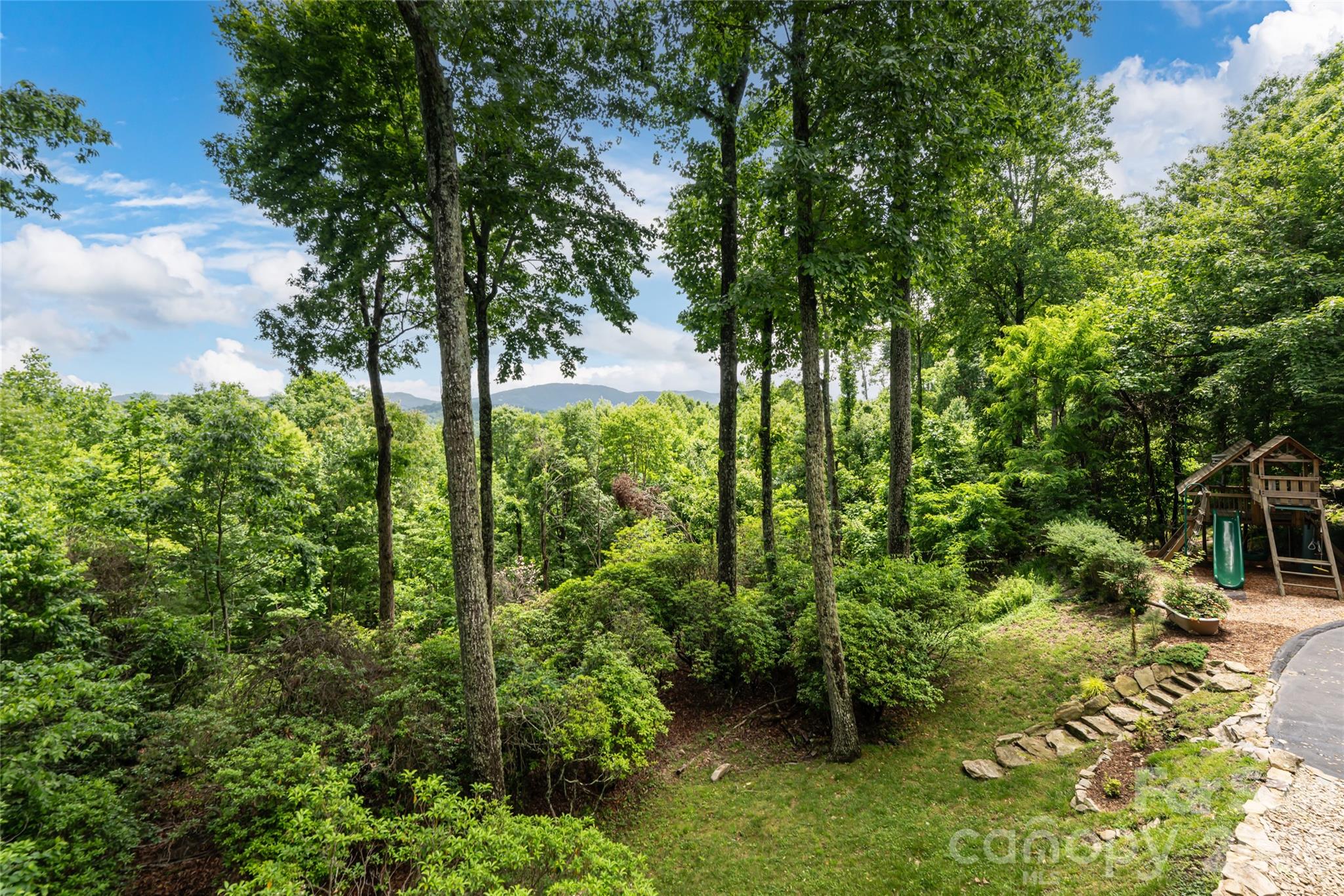 305 Piney Knoll Lane — Hendersonville