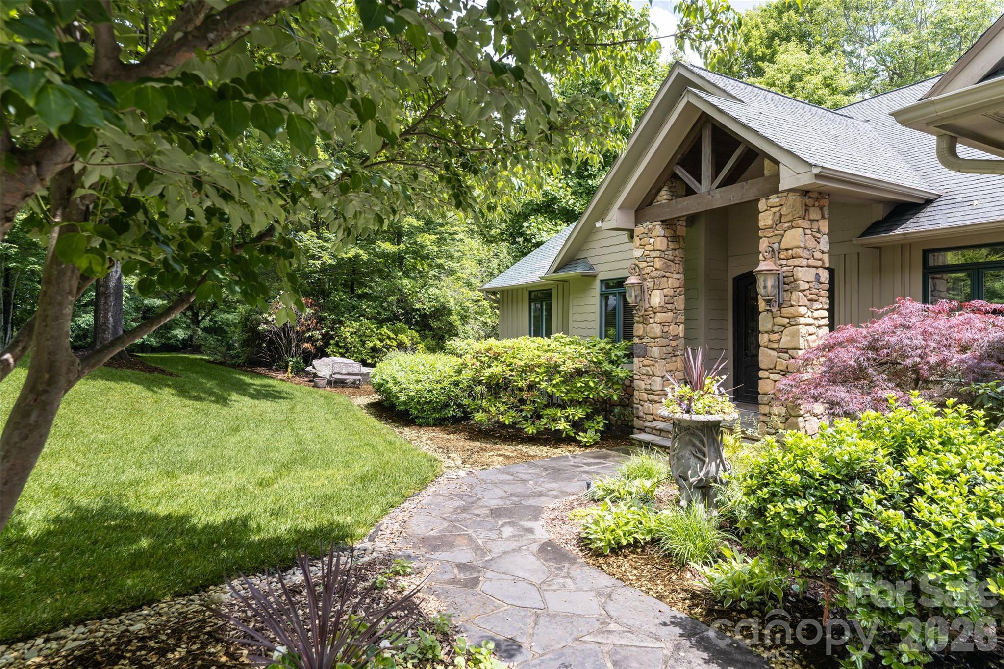 305 Piney Knoll Lane — Hendersonville