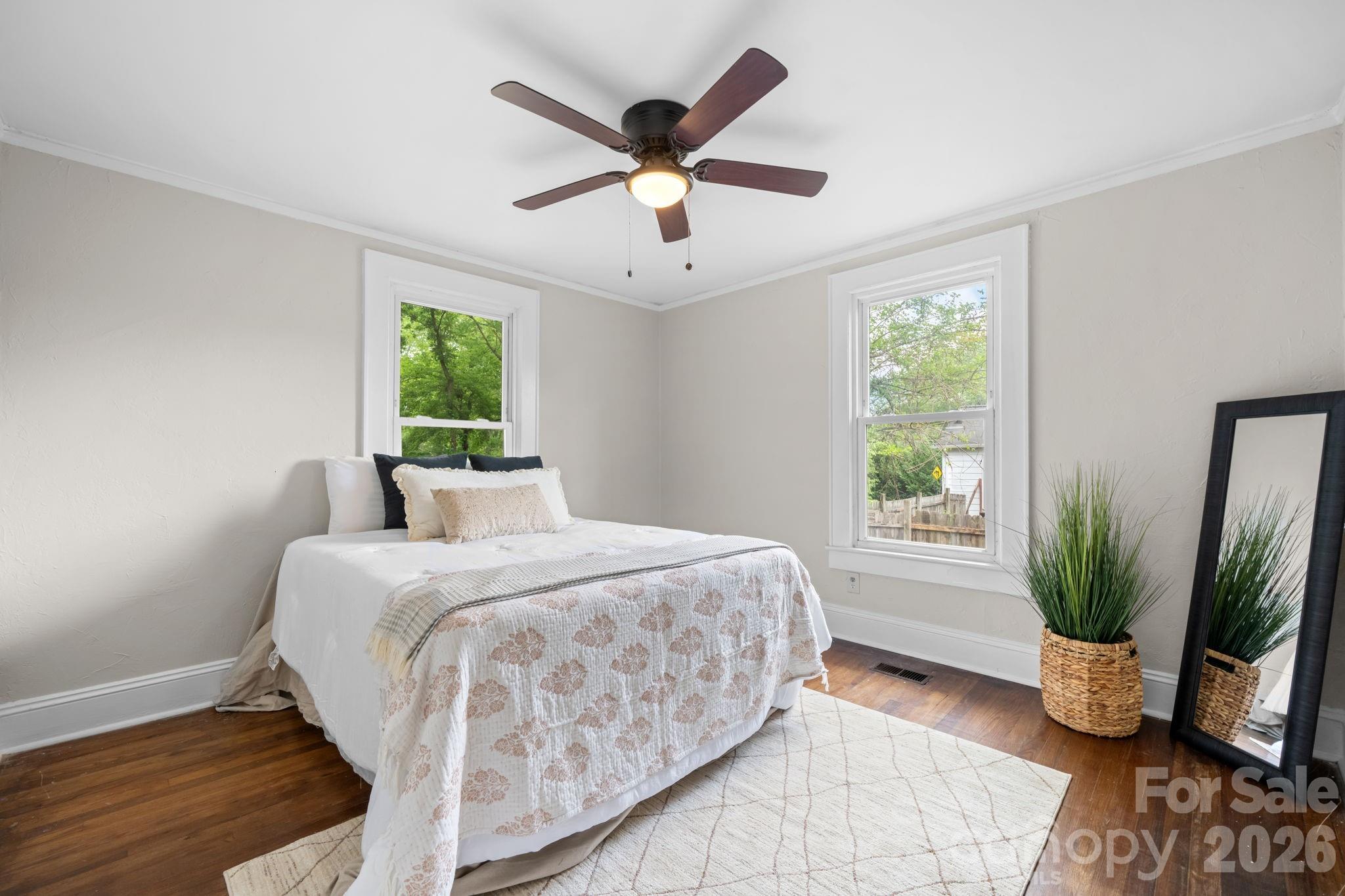 355 15th Avenue NE — Hickory