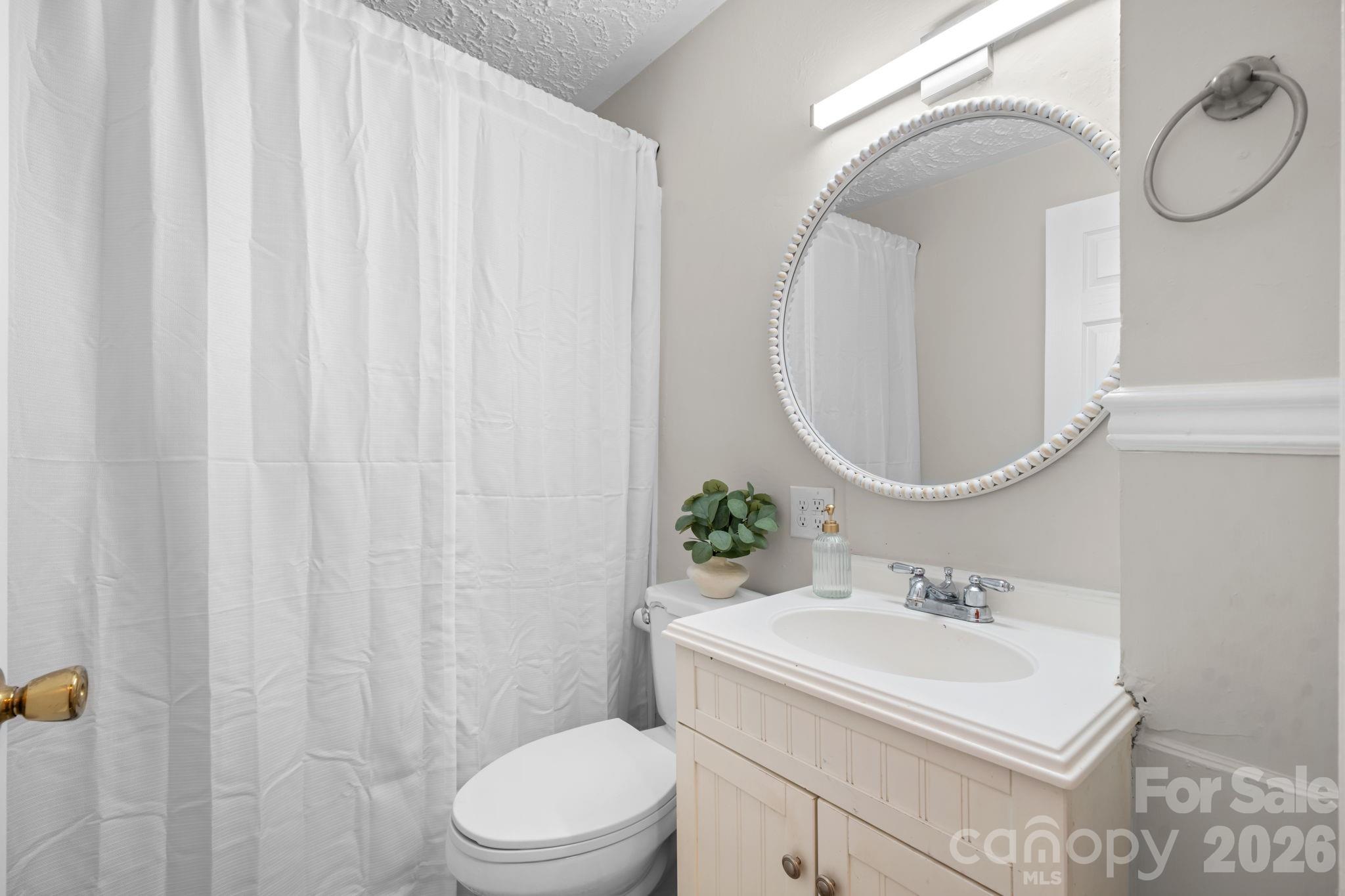 355 15th Avenue NE — Hickory