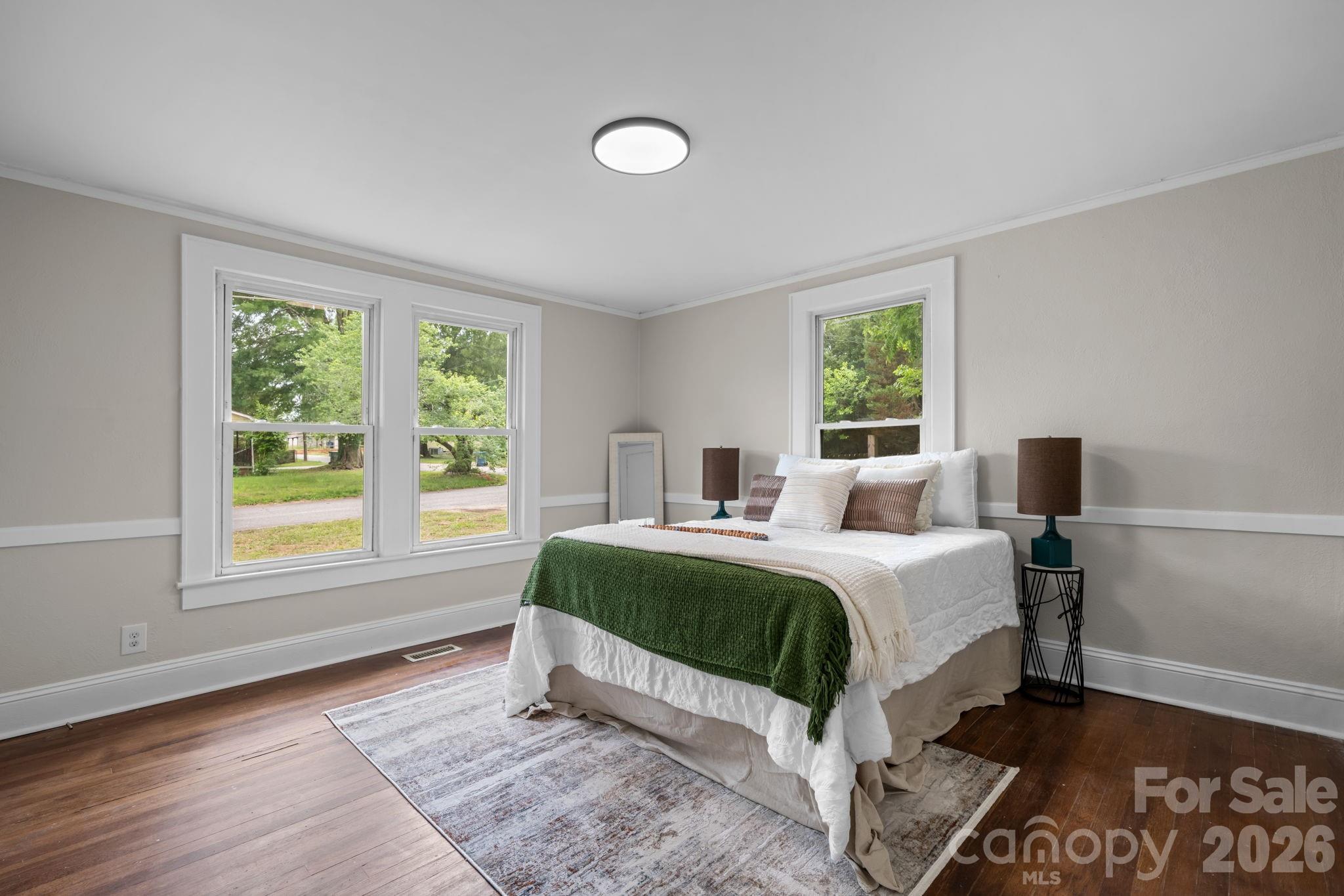 355 15th Avenue NE — Hickory
