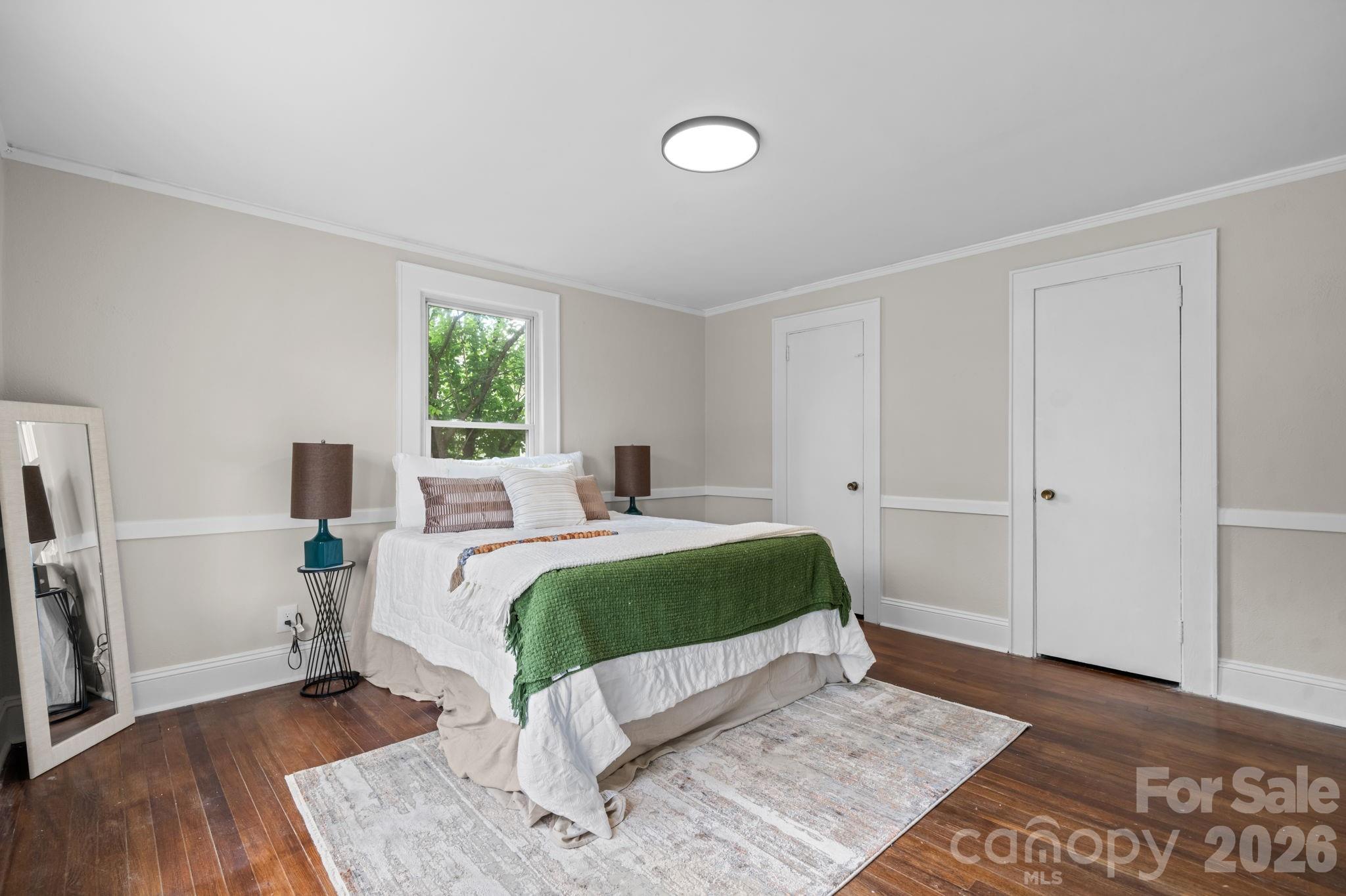 355 15th Avenue NE — Hickory