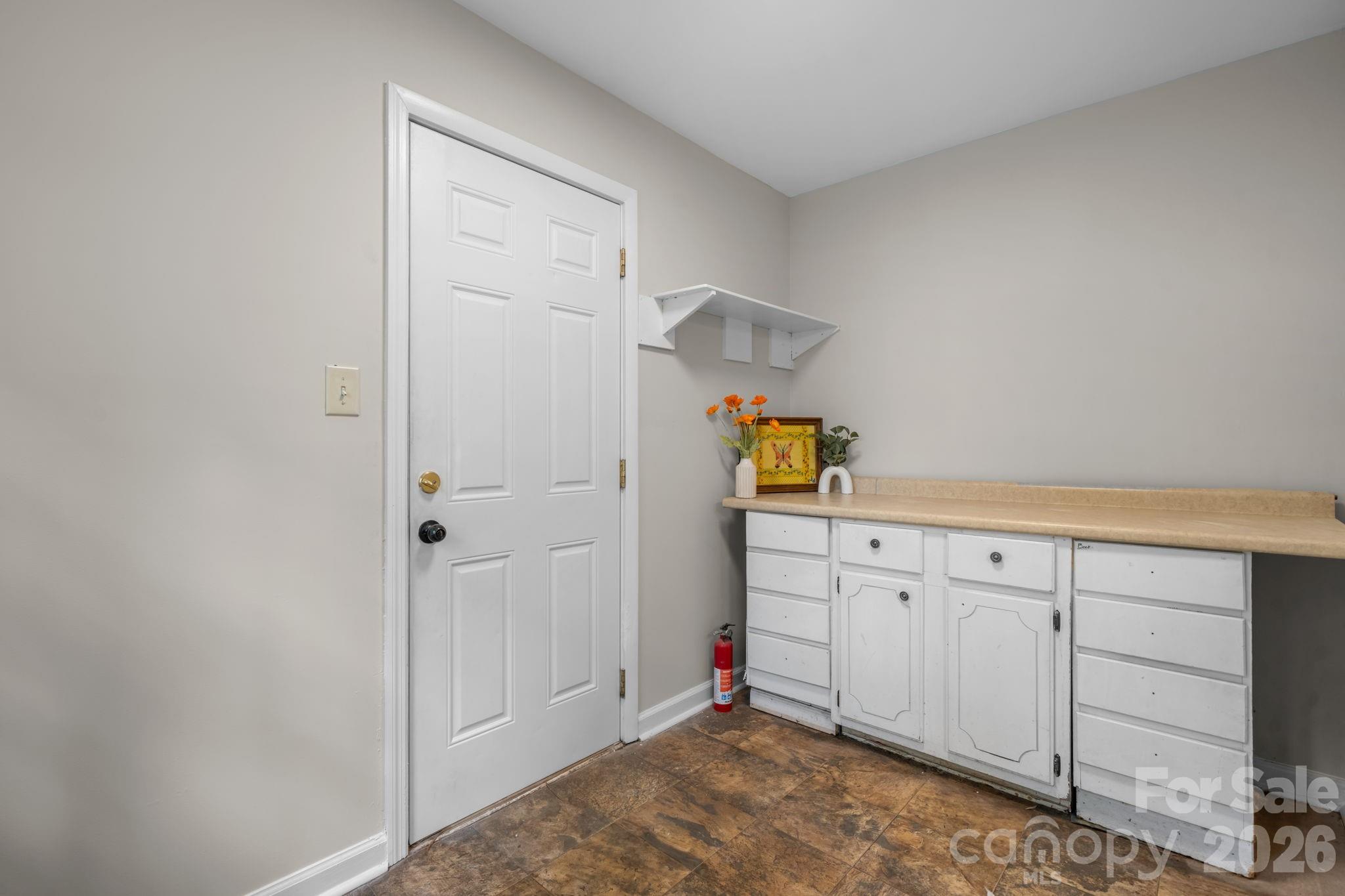 355 15th Avenue NE — Hickory