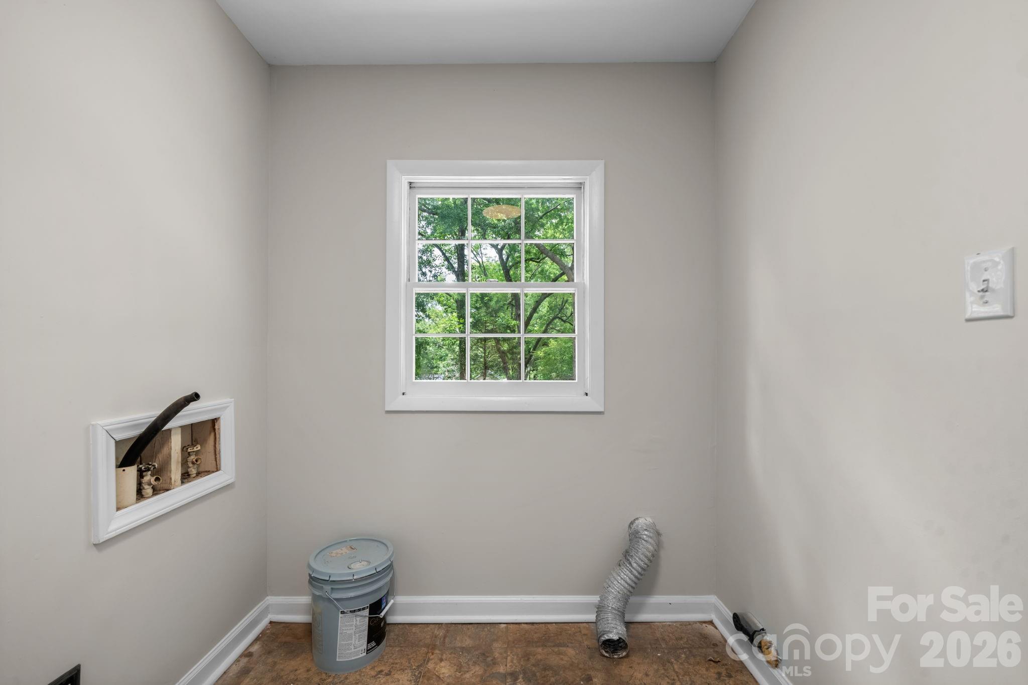 355 15th Avenue NE — Hickory