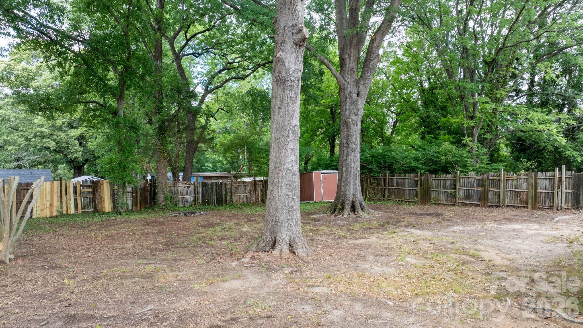 355 15th Avenue NE — Hickory