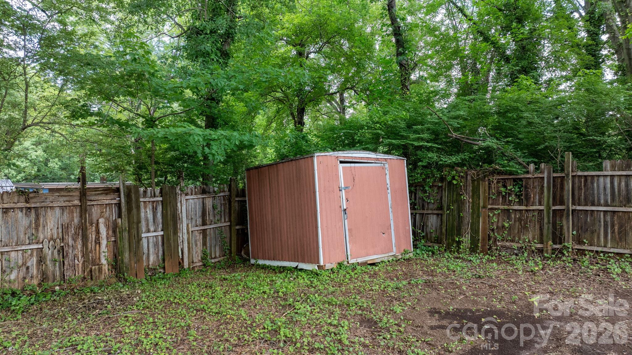 355 15th Avenue NE — Hickory