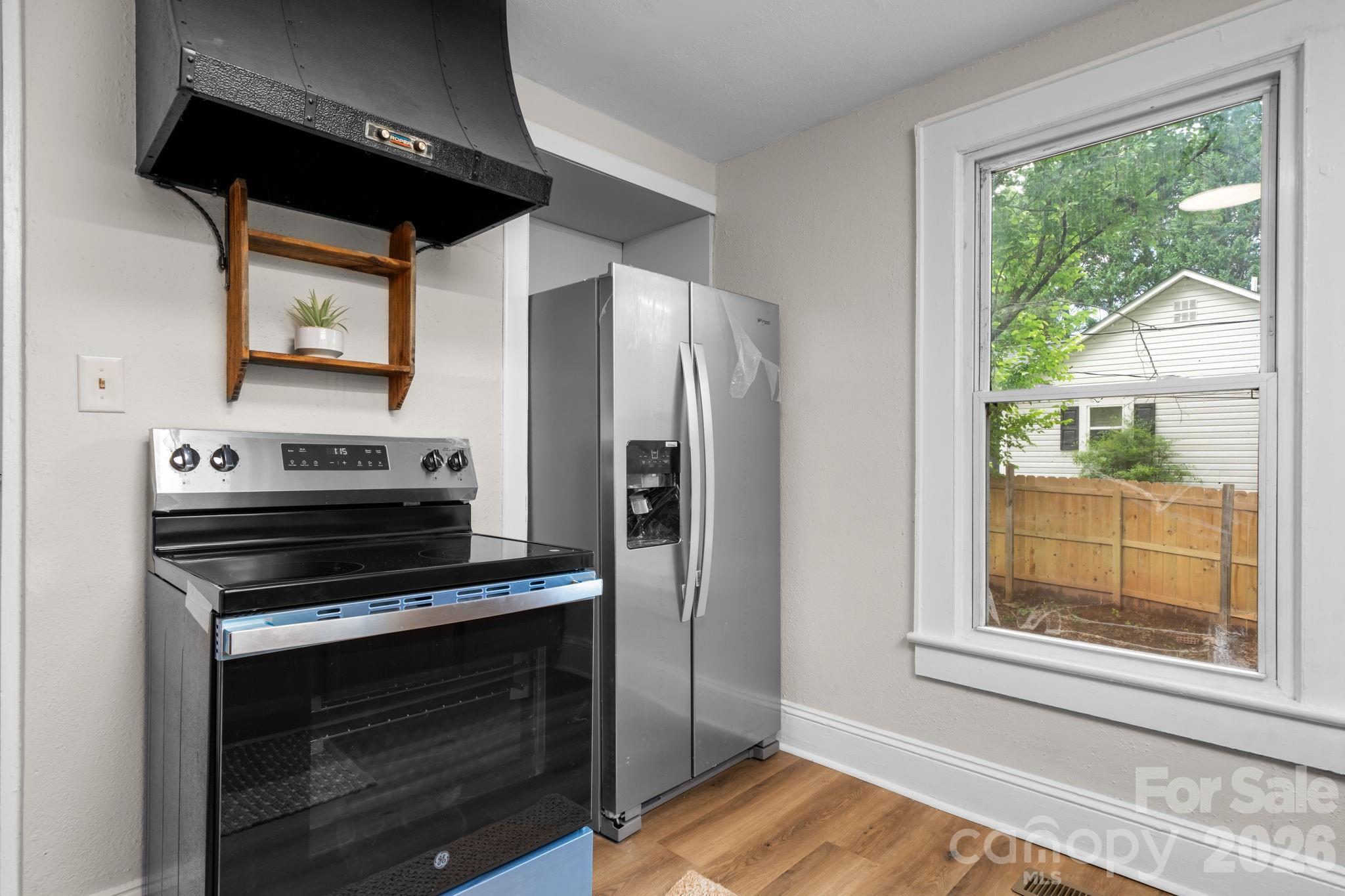 355 15th Avenue NE — Hickory