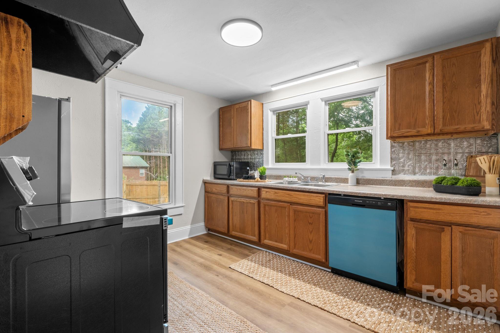 355 15th Avenue NE — Hickory