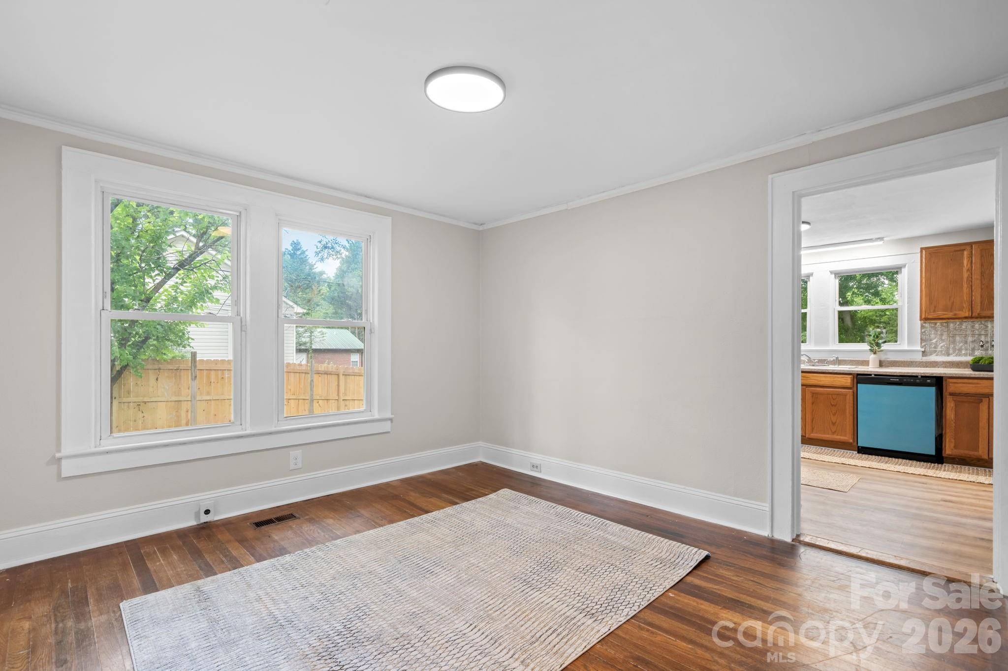 355 15th Avenue NE — Hickory