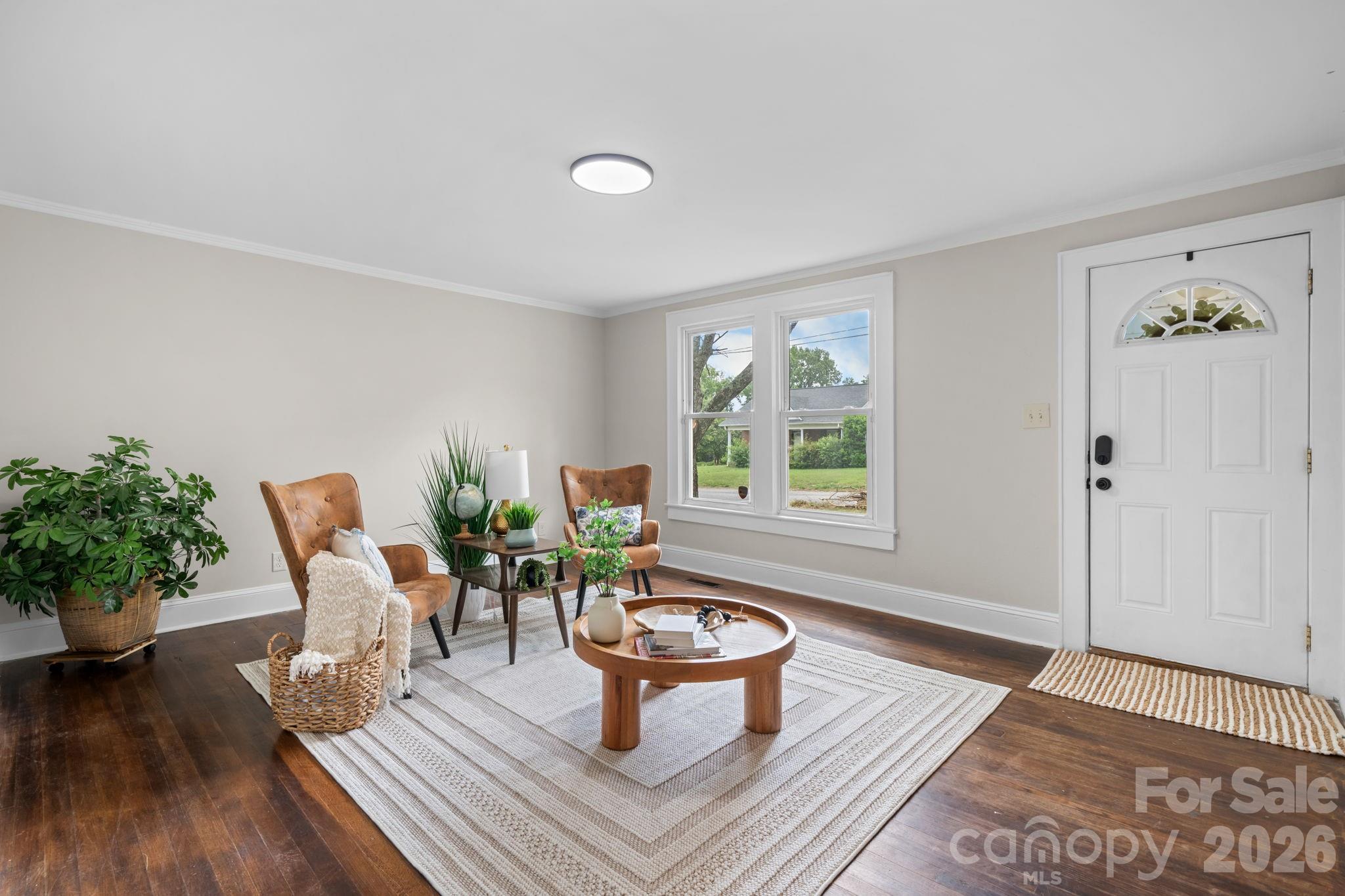 355 15th Avenue NE — Hickory