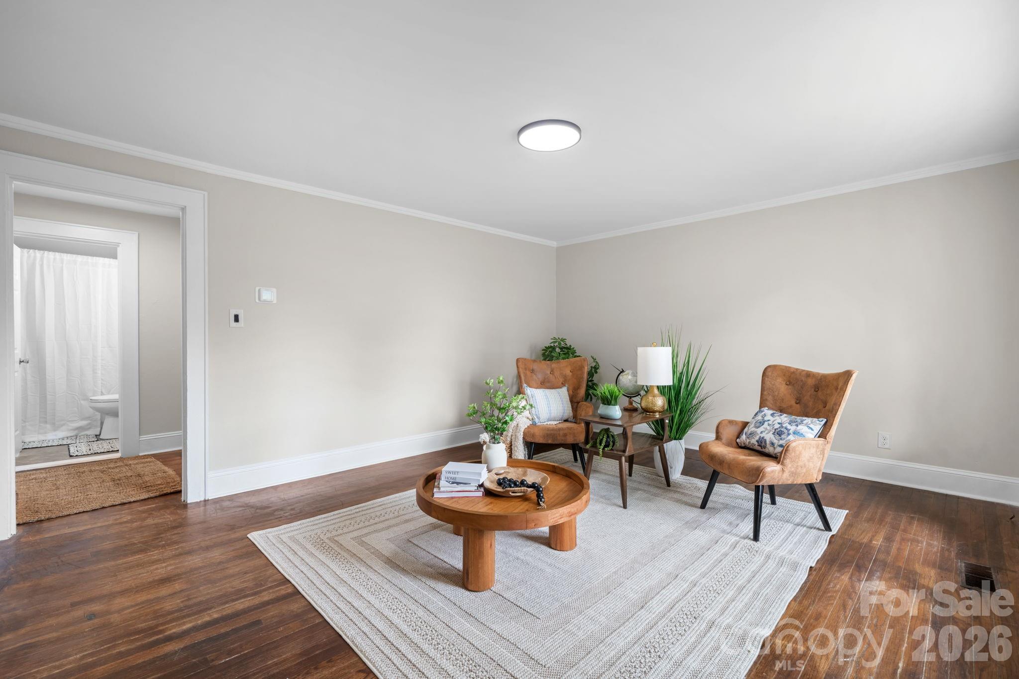 355 15th Avenue NE — Hickory
