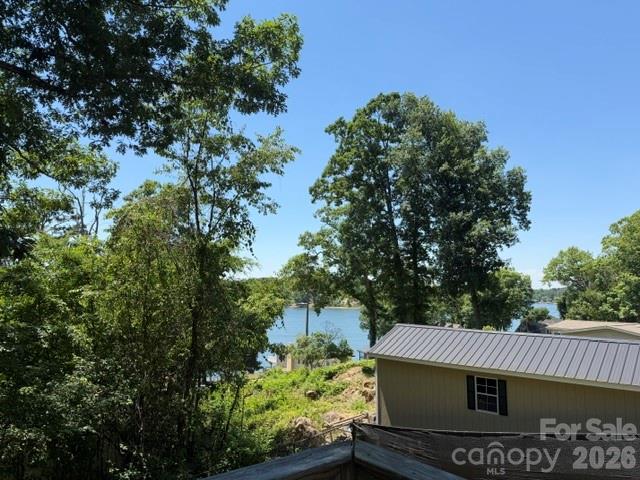 240 Skyline Drive — New London