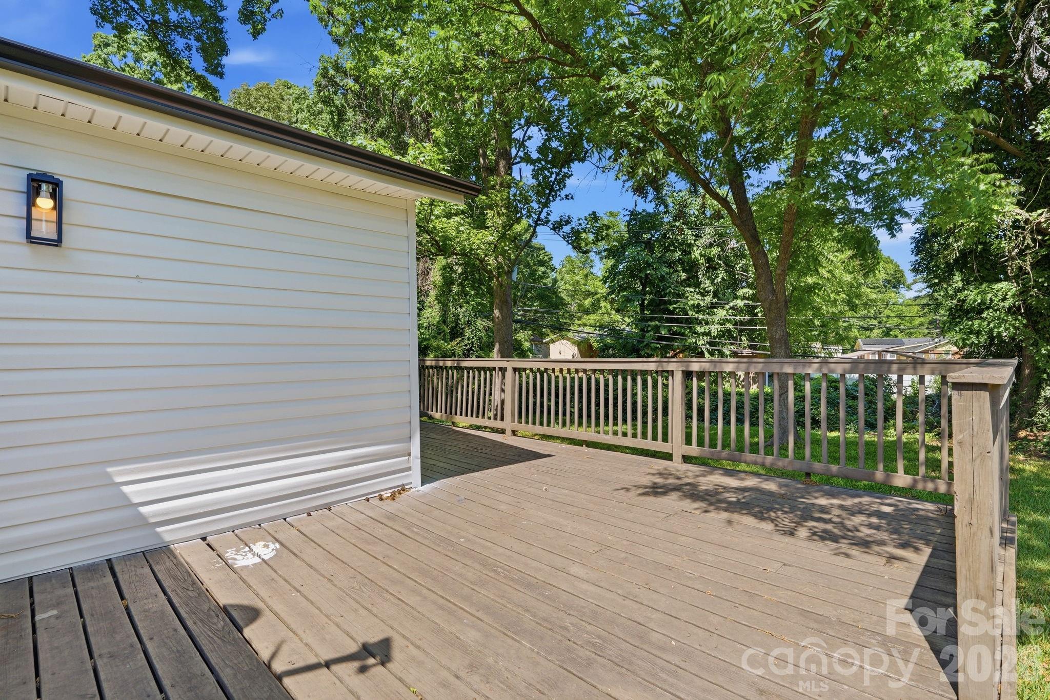 810 Echo Glen Road — Charlotte