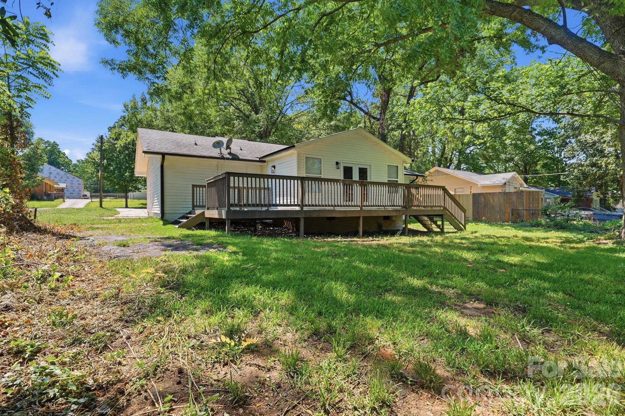 810 Echo Glen Road — Charlotte