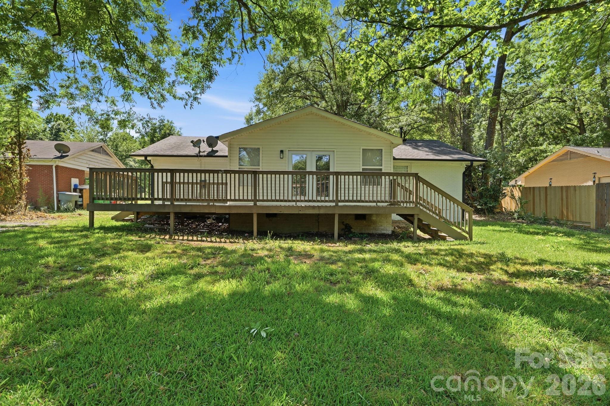 810 Echo Glen Road — Charlotte