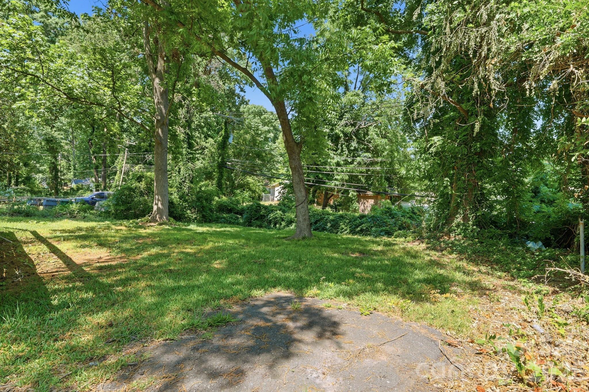 810 Echo Glen Road — Charlotte