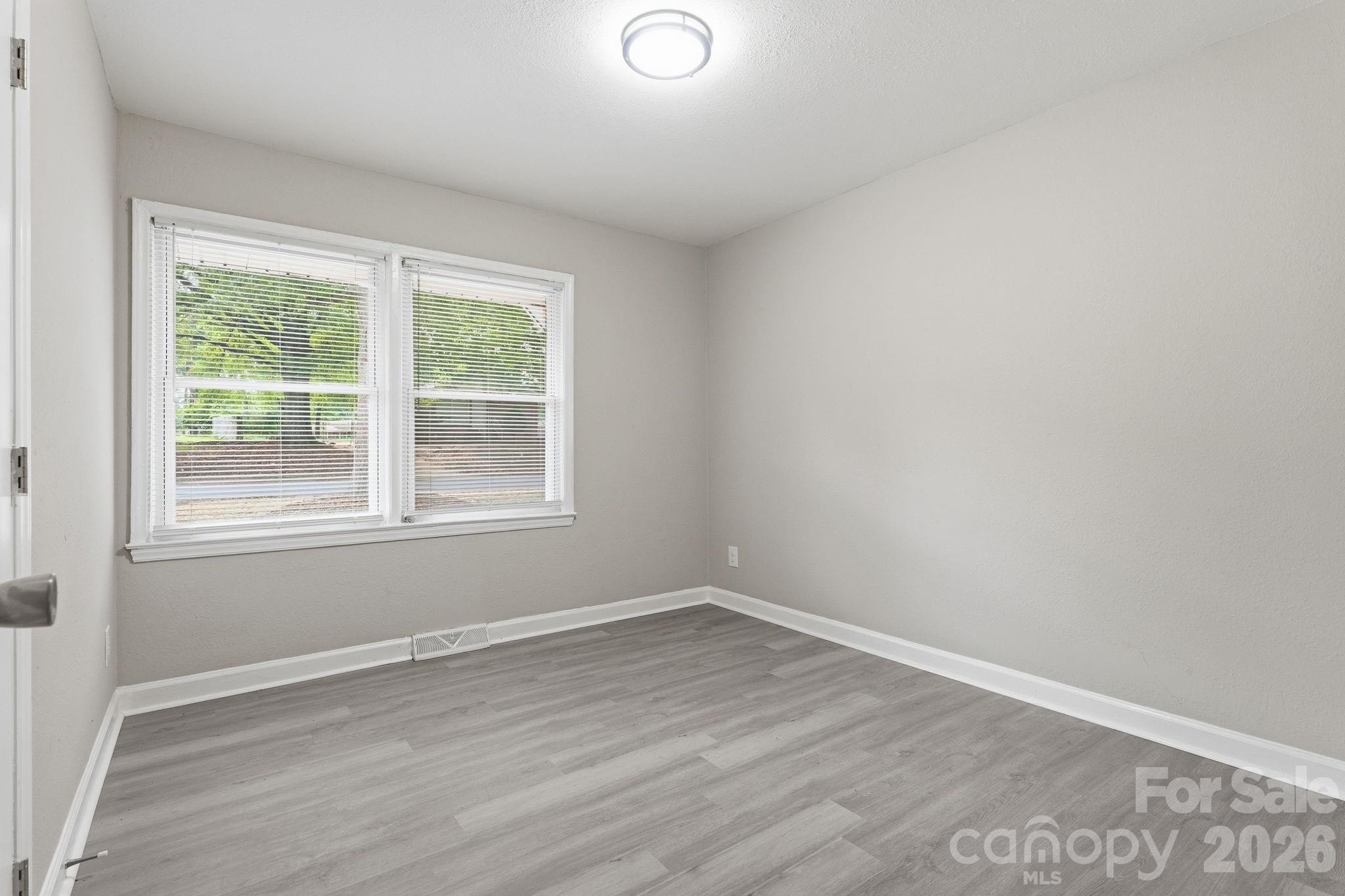 810 Echo Glen Road — Charlotte