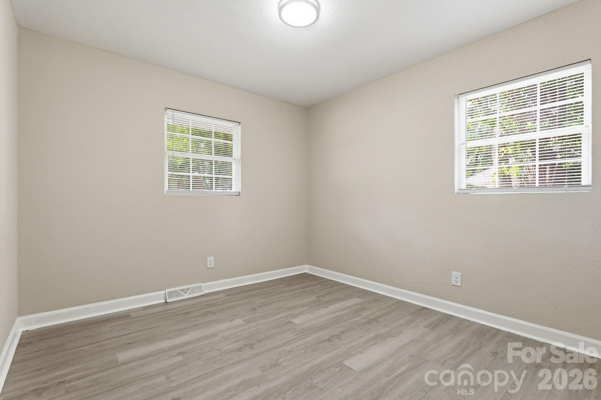 810 Echo Glen Road — Charlotte