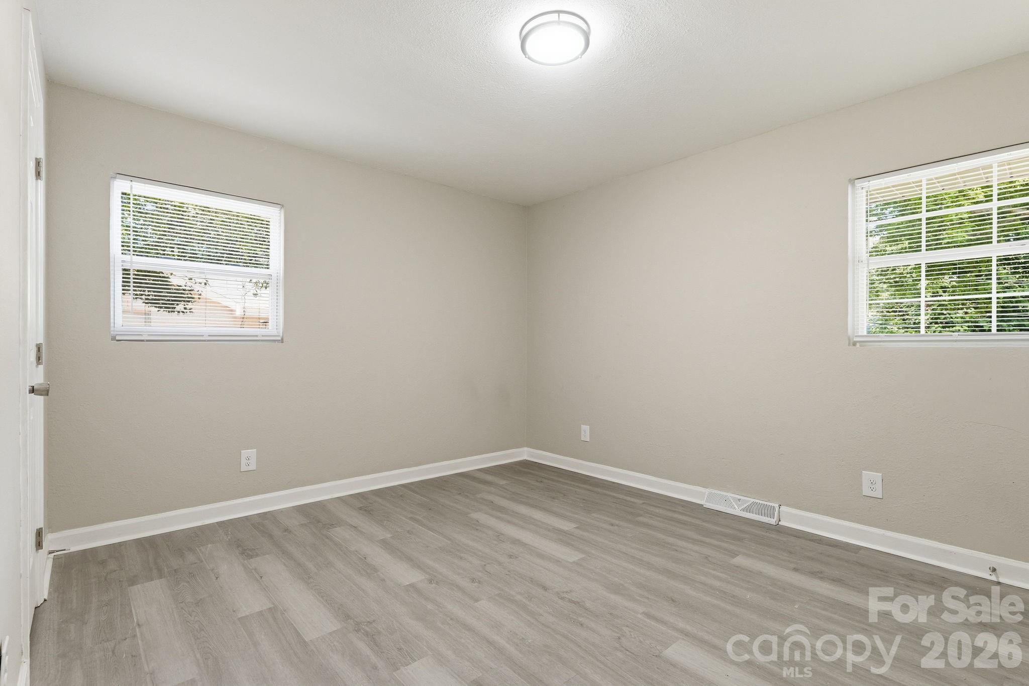 810 Echo Glen Road — Charlotte