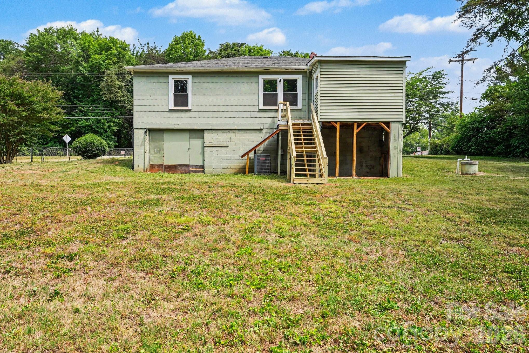 3230 12th Avenue SE — Hickory