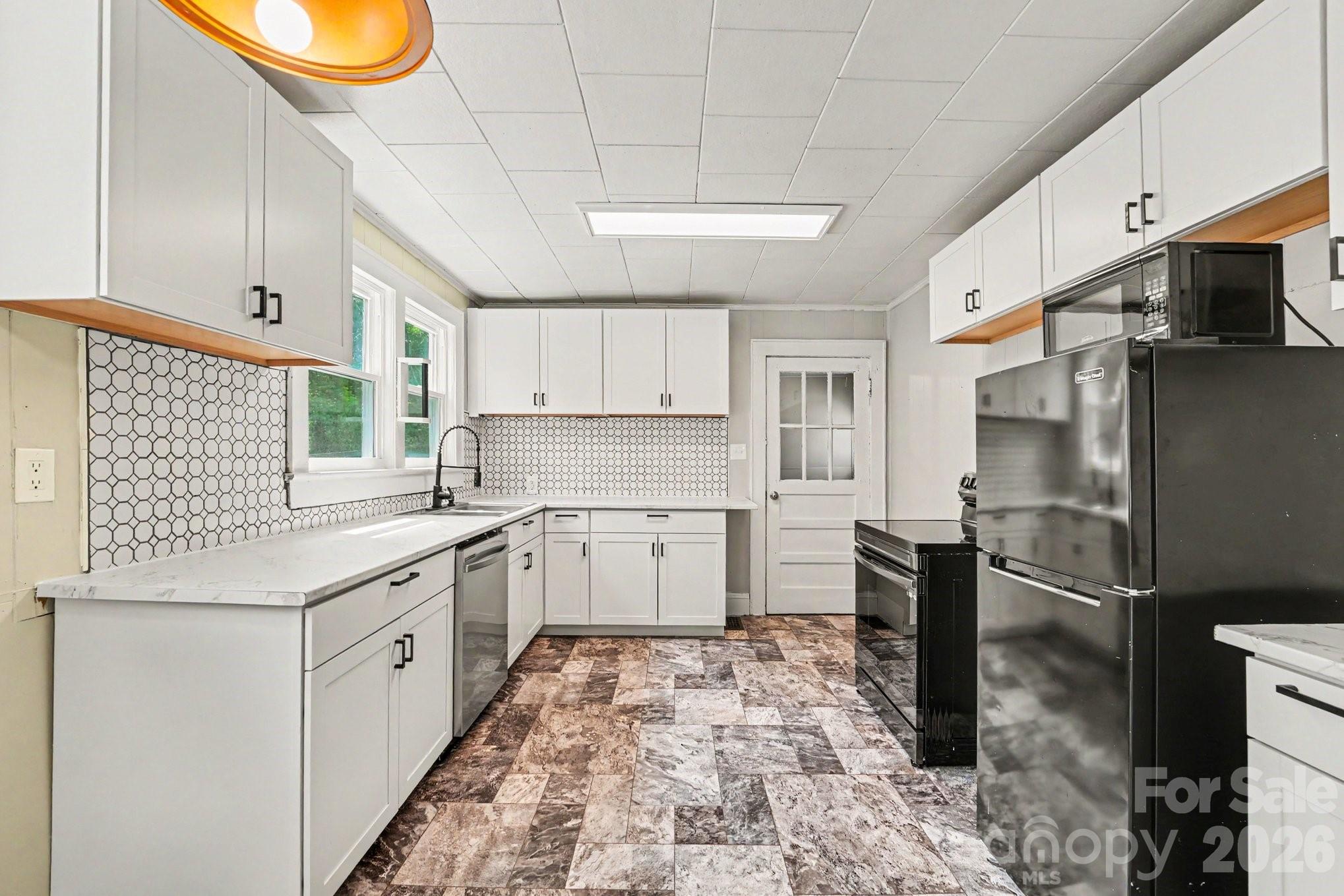 3230 12th Avenue SE — Hickory