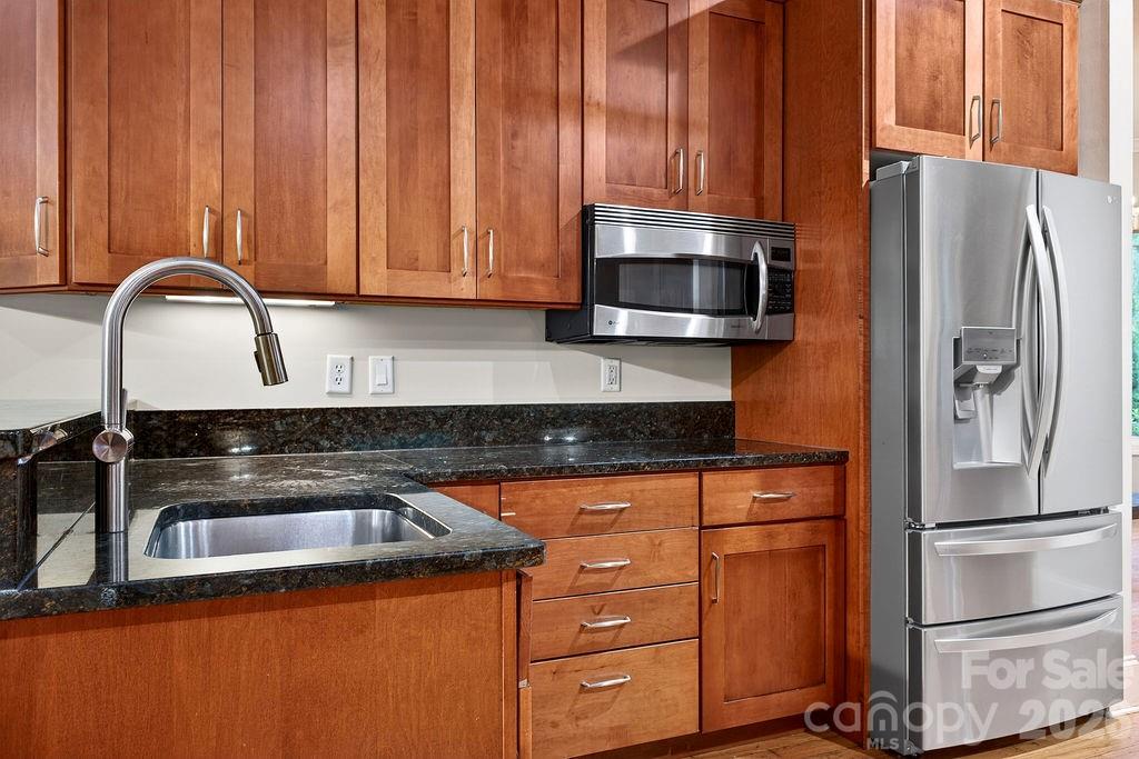 94 Oak Hollow Drive — Asheville