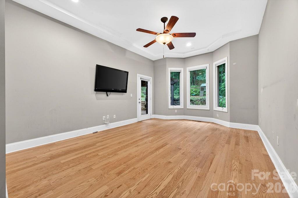 94 Oak Hollow Drive — Asheville
