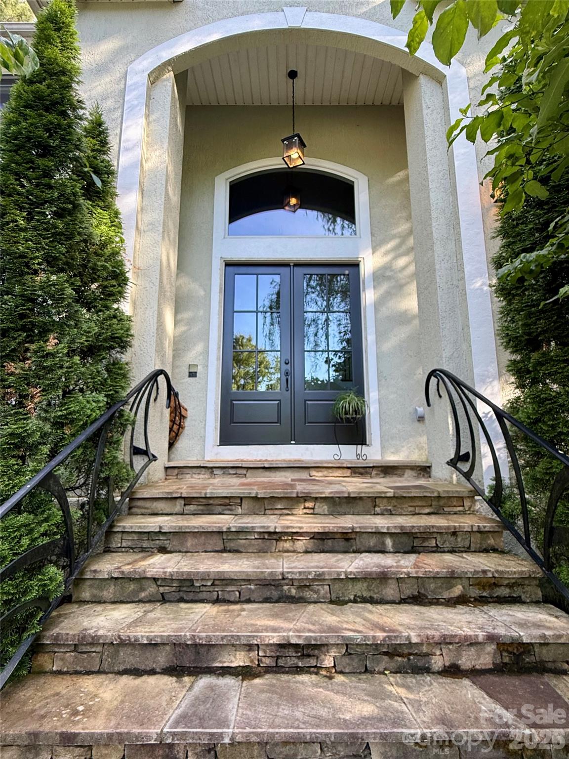 94 Oak Hollow Drive — Asheville