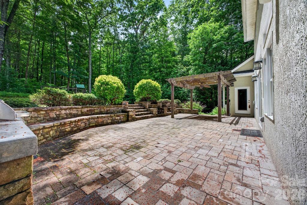 94 Oak Hollow Drive — Asheville