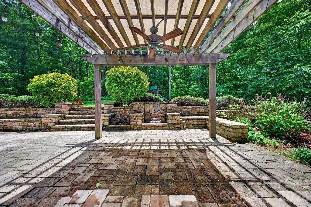94 Oak Hollow Drive — Asheville
