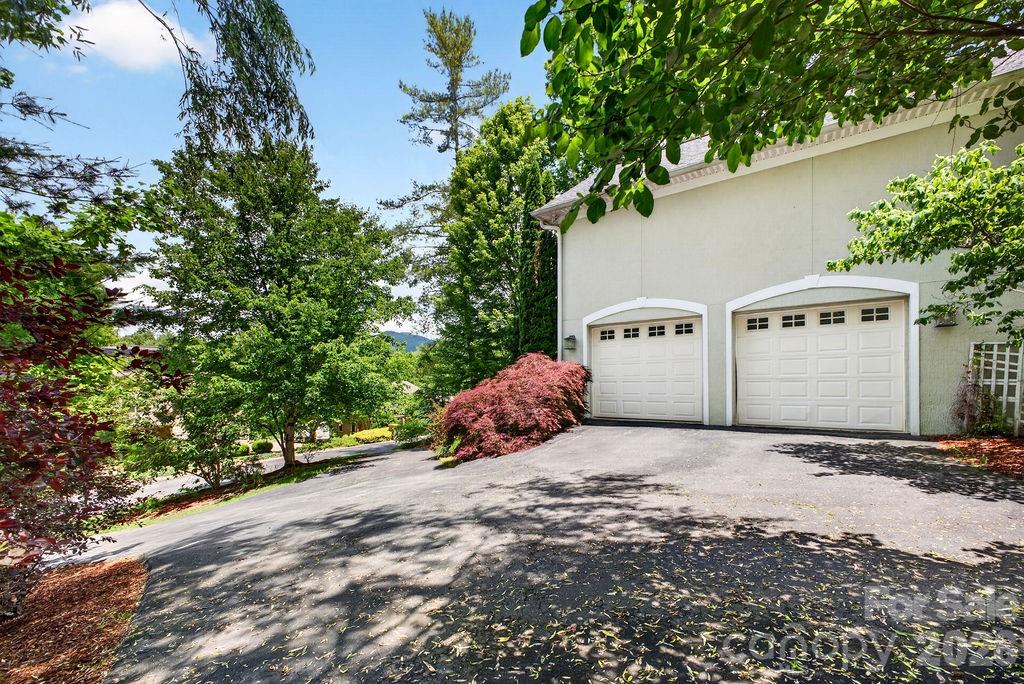 94 Oak Hollow Drive — Asheville