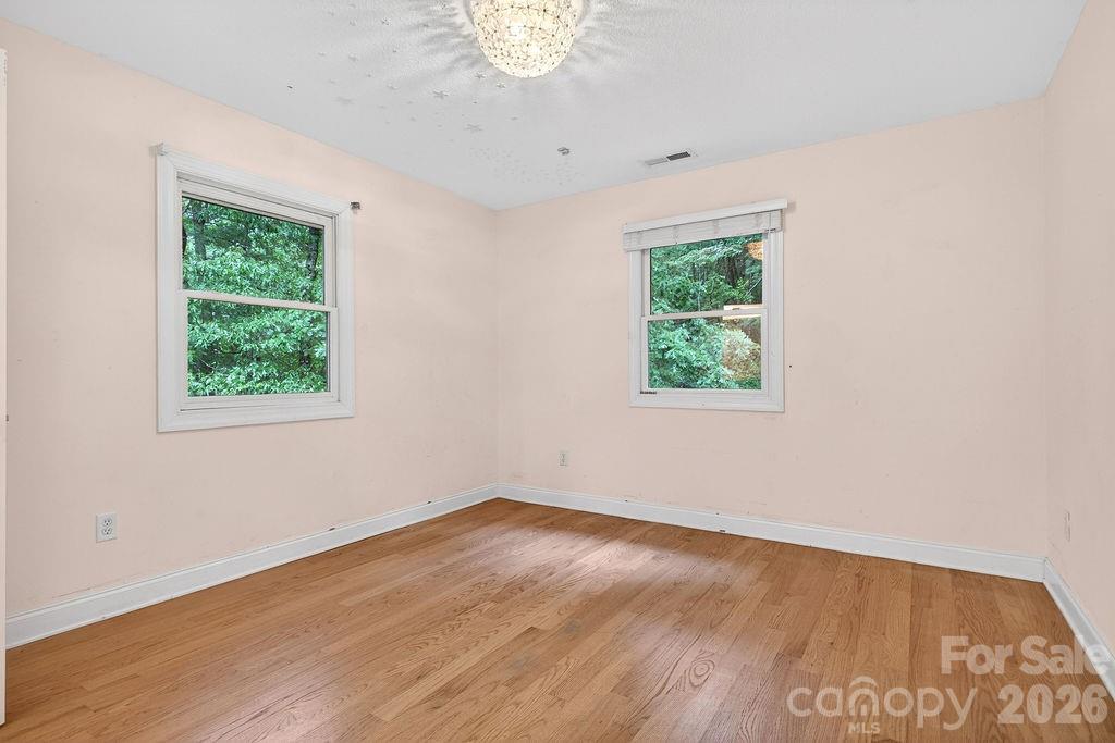 94 Oak Hollow Drive — Asheville