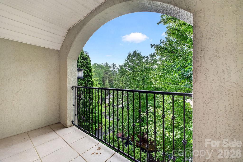 94 Oak Hollow Drive — Asheville