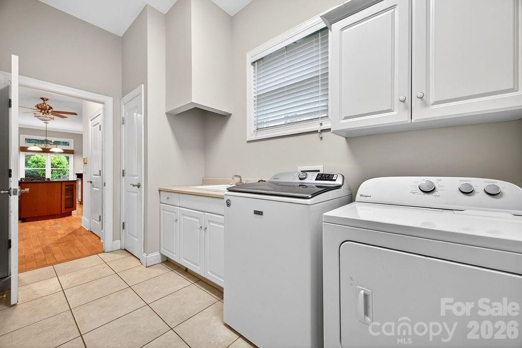 94 Oak Hollow Drive — Asheville