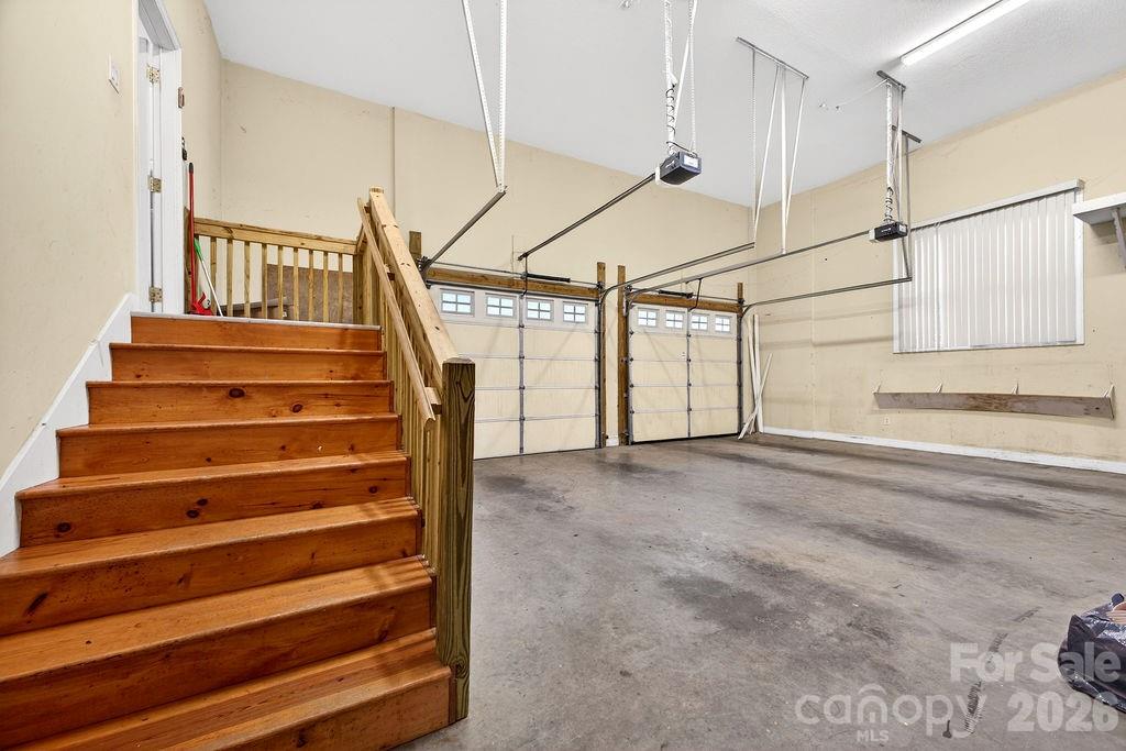 94 Oak Hollow Drive — Asheville